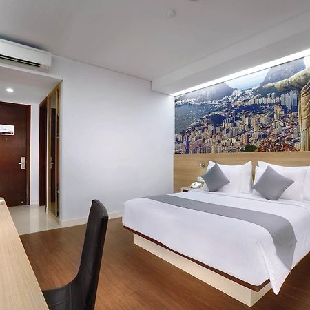 Hotel Neo Gubeng By Aston Surabaya Buitenkant foto
