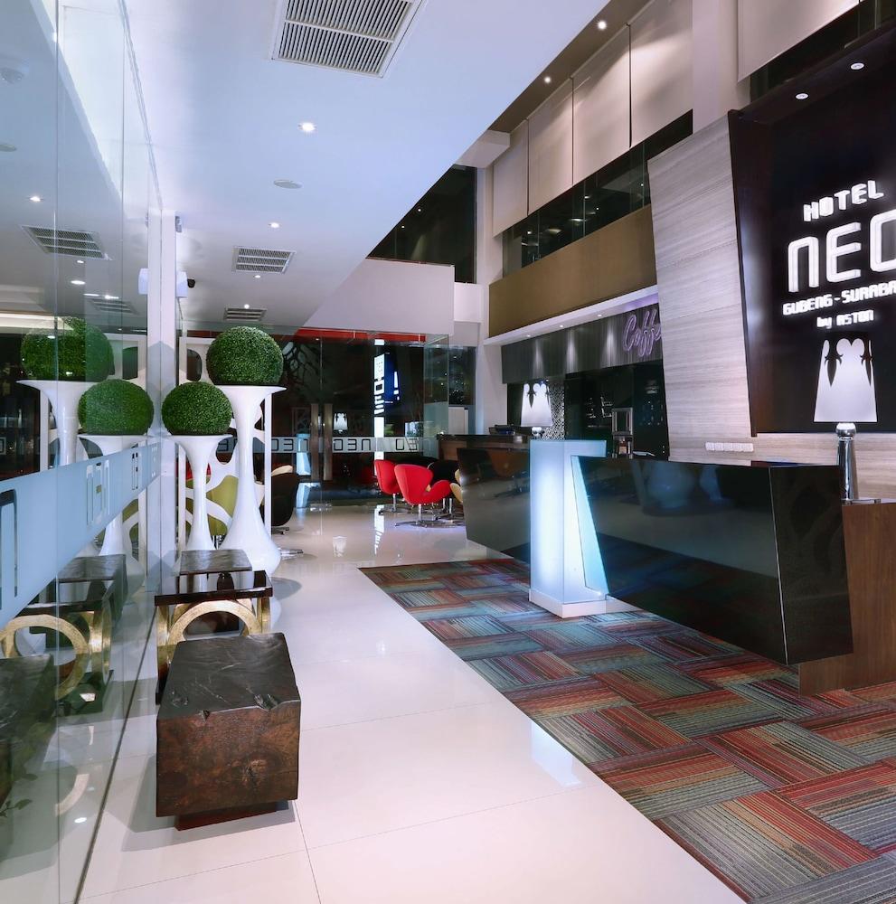 Hotel Neo Gubeng By Aston Surabaya Buitenkant foto