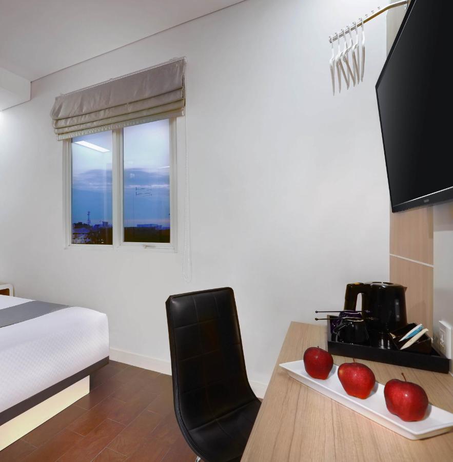 Hotel Neo Gubeng By Aston Surabaya Buitenkant foto