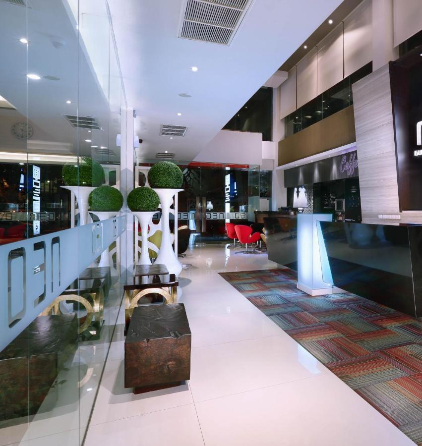 Hotel Neo Gubeng By Aston Surabaya Buitenkant foto
