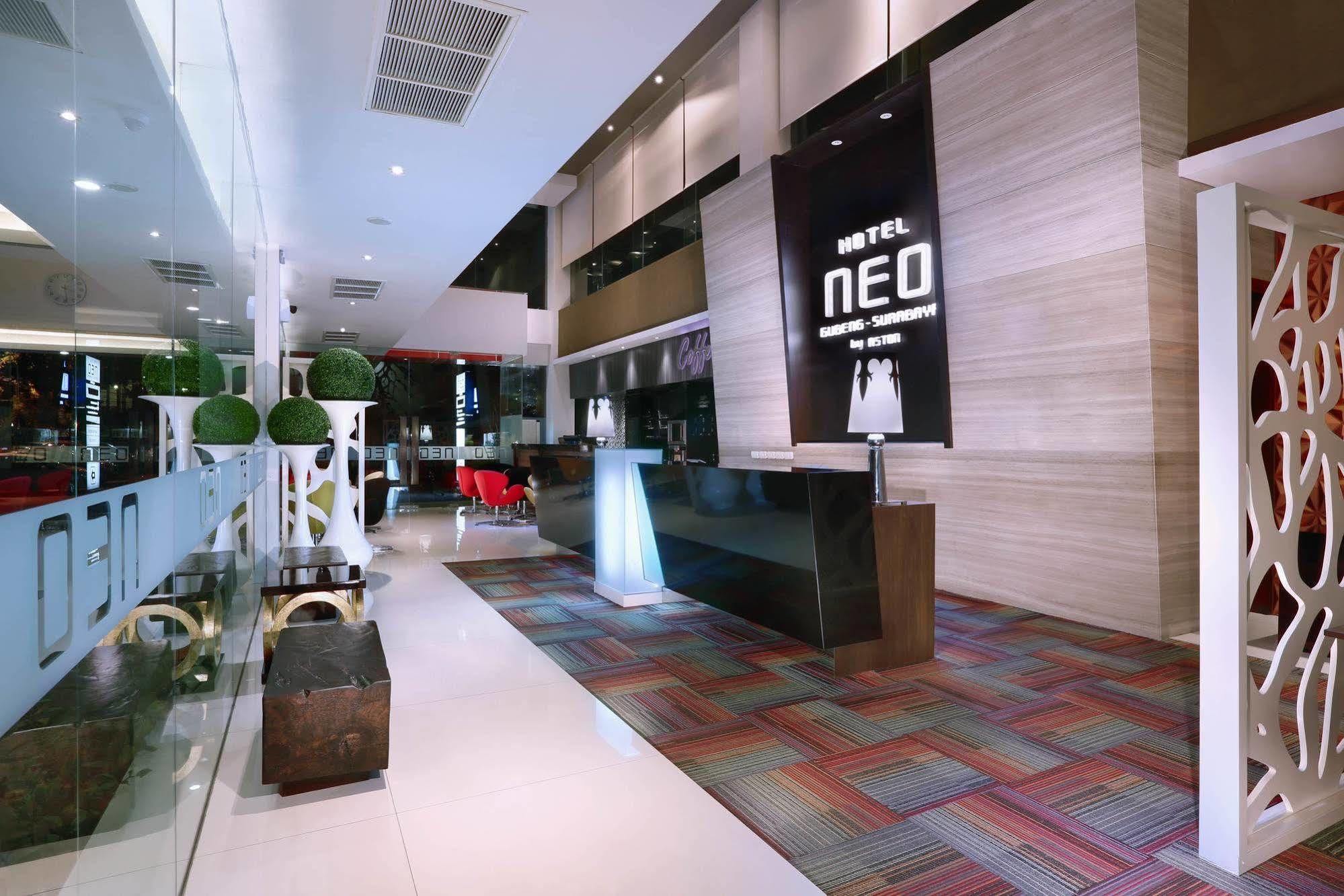 Hotel Neo Gubeng By Aston Surabaya Buitenkant foto